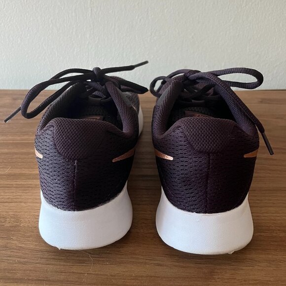 Nike Tanjun Sneakers in Plum with Rose Gold Swoosh, Size 8 - Picture 3 of 7